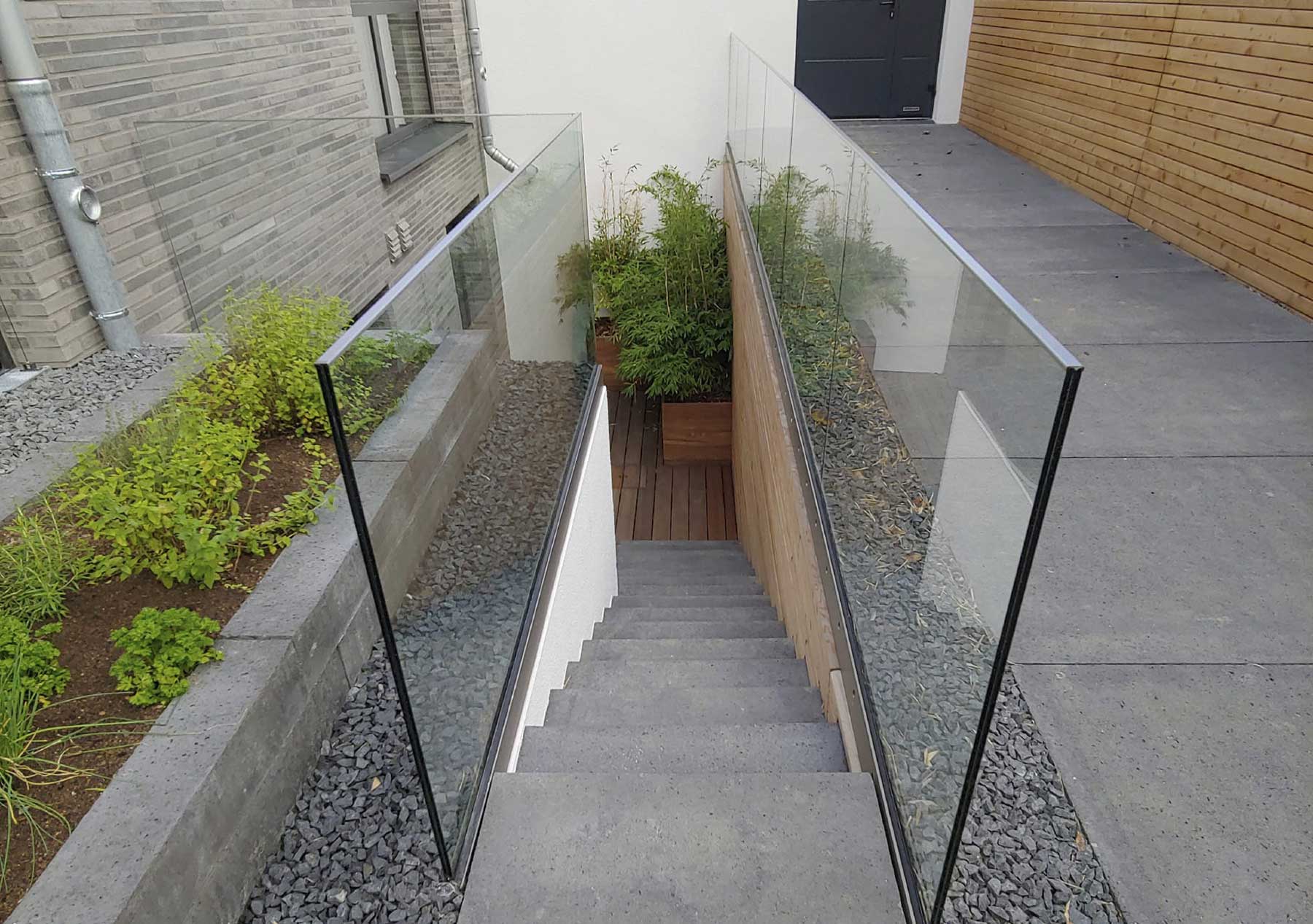 Garten-und Landschaftsbau: Gartengestaltung mit Treppeneingang
