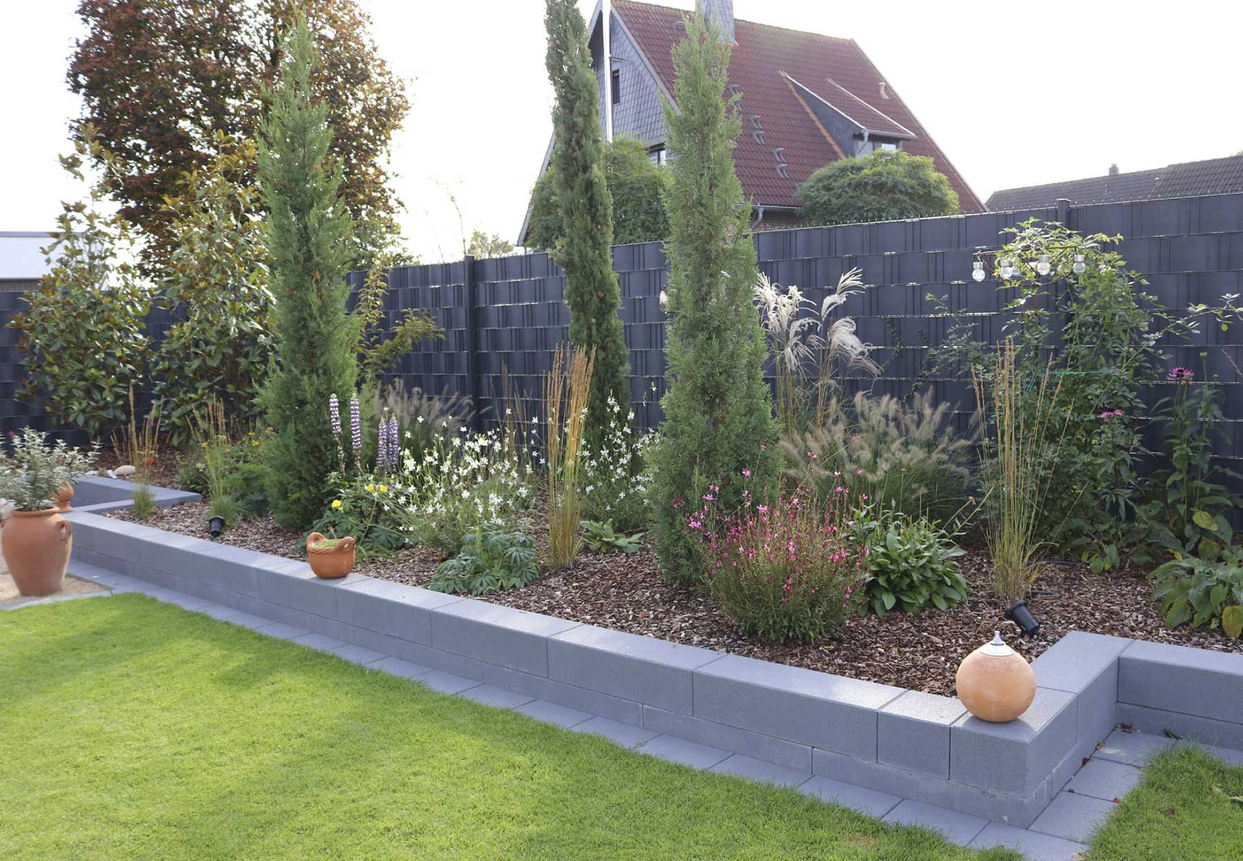 Garten-und Landschaftsbau: Ein gemütlicher Garten mit natürlicher Bepflanzung