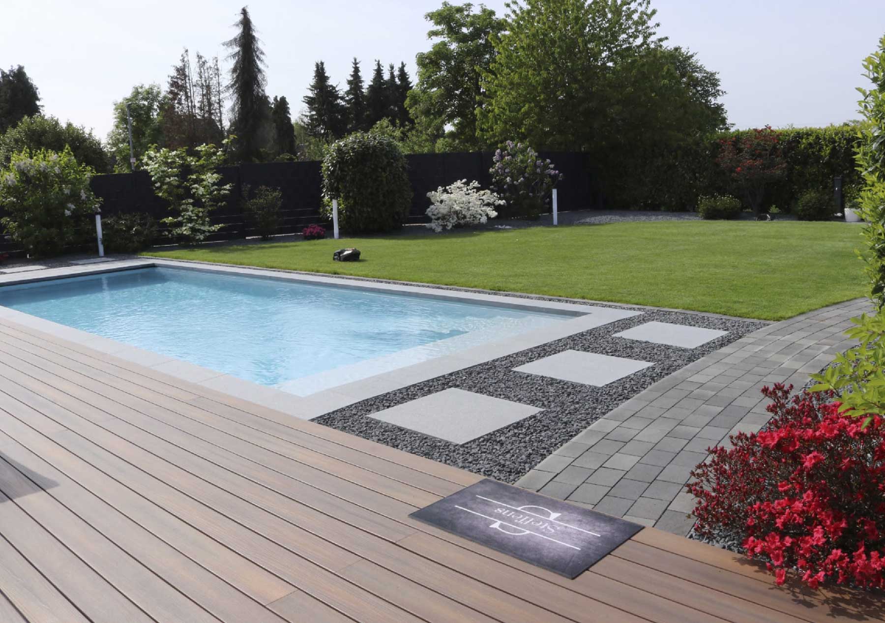 Referenz Galabau Wirth: Klassische Gartenelemente mit Pool